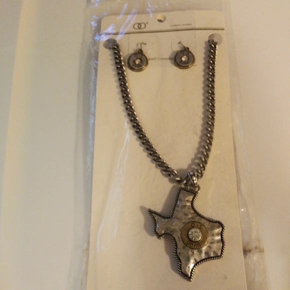 fashion leader Jewelry - Necklace and matching earrings
